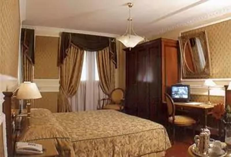 Champagne Garden Hotel โรม ภายนอก รูปภาพ
